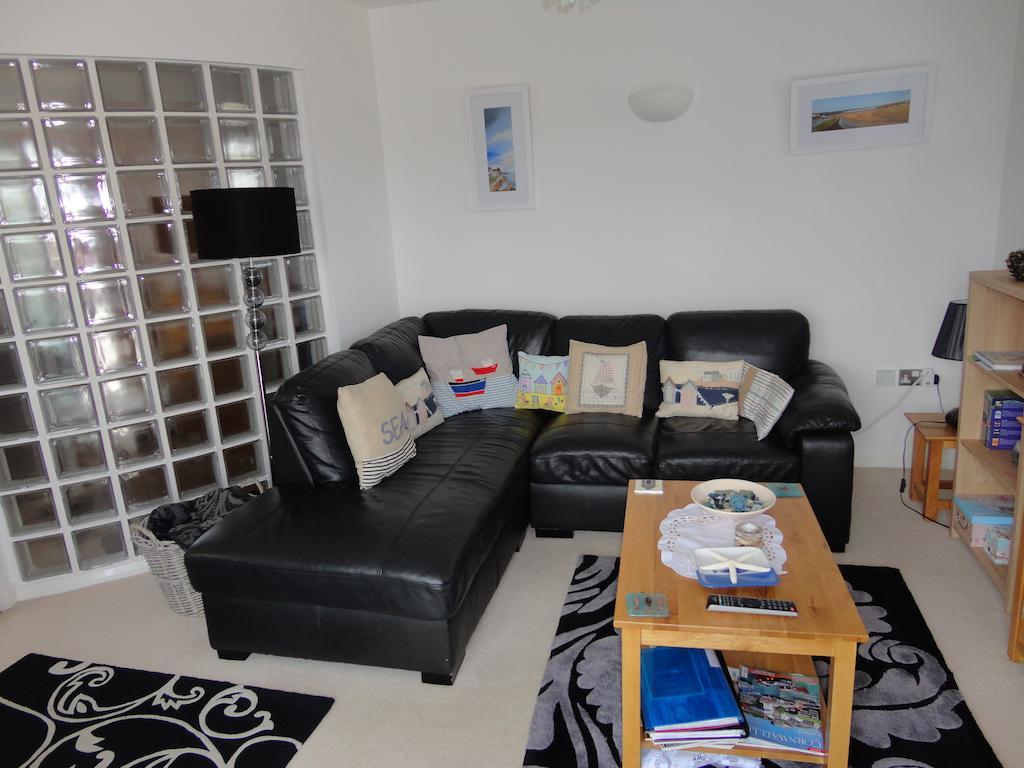Ocean Breeze Apartment Bude Bilik gambar